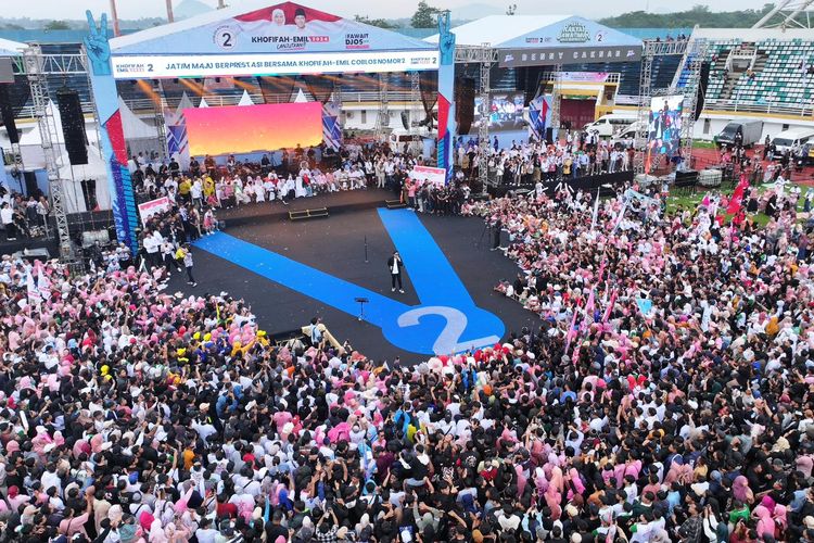Kampanye akbar Khofifah - Emil di Jember Sport Garden pada Minggu (10/11/2024)