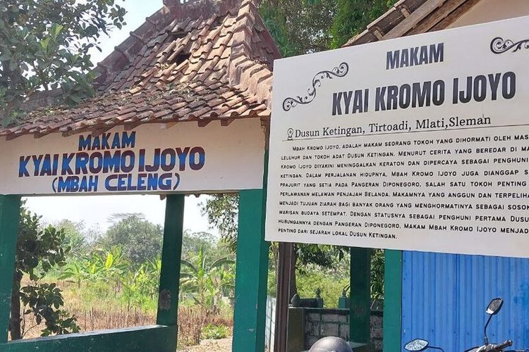 Makam Kyai Kromo Ijoyo di Kalurahan Tirtoadi, Kapanewon Mlati, Kabupaten Sleman yang terdampak pembangunan jalan Tol Yogyakarta - Solo.
