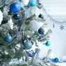 Cara Membersihkan Dekorasi Pohon Natal Berdasarkan Jenisnya