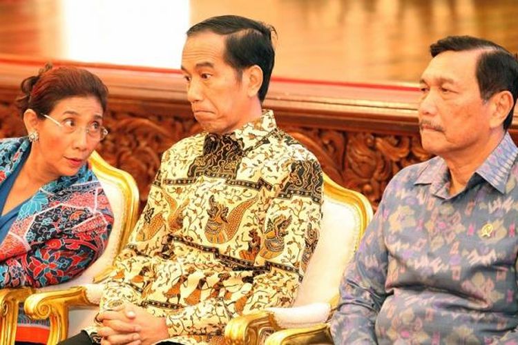 Presiden Jokowi bersama Menteri Kelautan Perikanan Susi Pudjiastuti dan Menko Maritim Luhut Pandjaitan