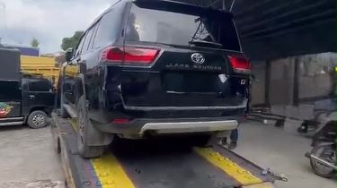 KPK Sita Mobil Land Cruiser Bupati Kuansing yang Disembunyikan di Pematang Siantar