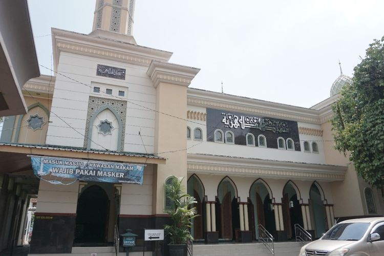 Tampak luar masjid Bungkuk, Kelurahan Pagentan, Kecamatan Singosari, Kabupaten Malang, Jawa Timur.