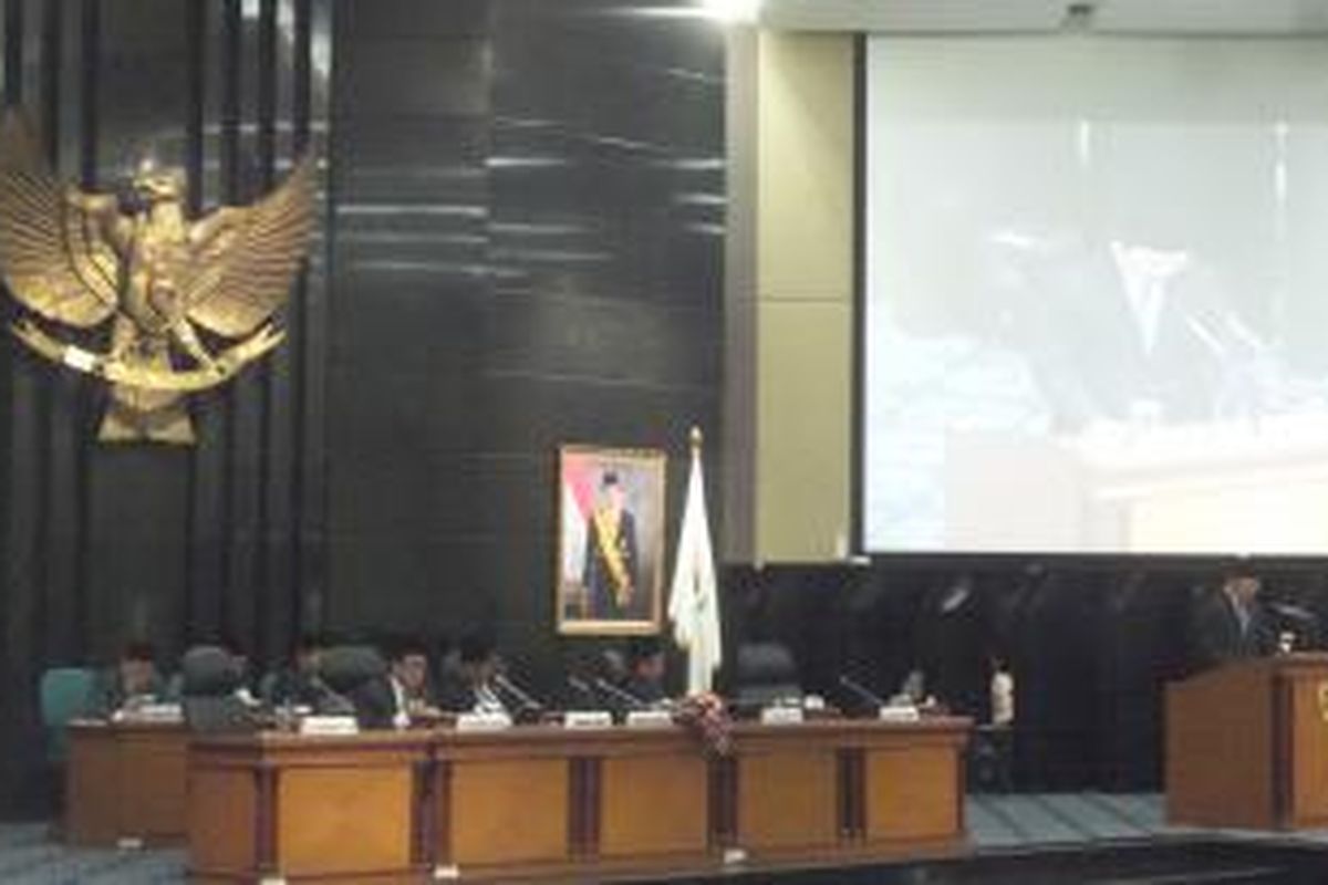 Rapat paripurna penyampaian pidato Gubernur DKI Jakarta Basuki Tjahaja Purnama mengenai pengantar nota keuangan dan RAPBD tahun anggaran 2016, di Gedung DPRD DKI Jakarta, Kamis (17/12/2015).