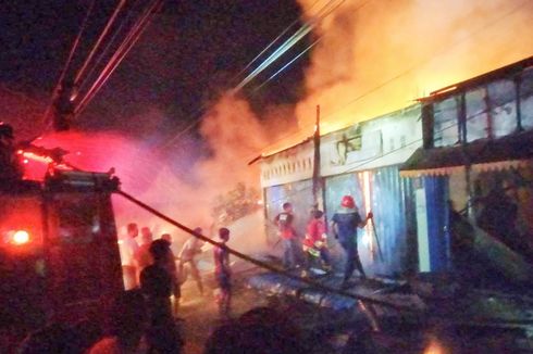 17 Ruko Pasar di Rokan Hulu Riau Hangus Terbakar, Kerugian Rp 4 Miliar