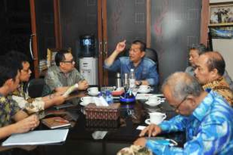 Wakil Gubernur Deddy Mizwar memimpin rapat kondisi kawasan Bandung utara (KBU). Rapat ini pun membahas Perda RDTR Kota Bandung yang dinilai menyimpang dari substansif yang telah disepakati, Jumat (28/1-/2016).