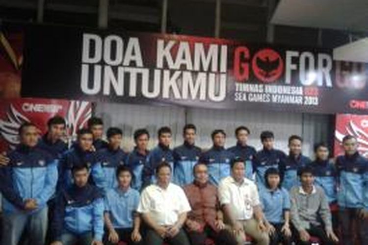 Tim nasional futsal saat acara pelepasan di Kantor PSSI, Jakarta, Kamis (5/12/2013)