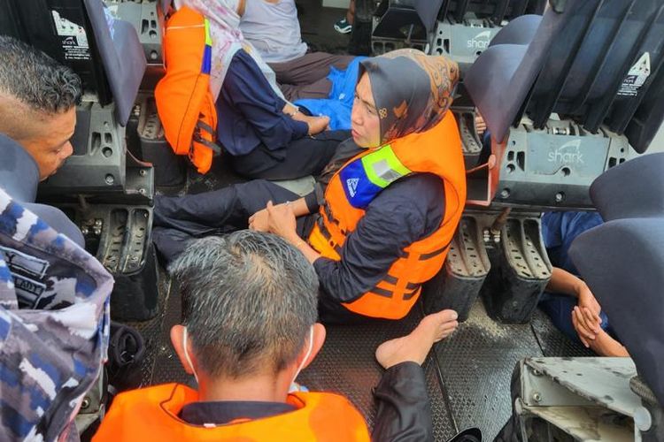 Suasana evakuasi rombongan Bupati Morowali yang speed boat-nya terbalik,Rabu (15/2/2023)