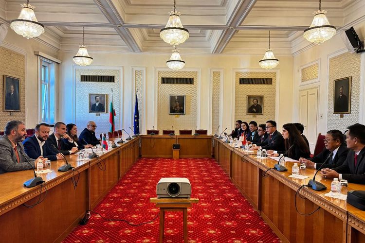 Dubes Luar Biasa dan Berkuasa Penuh RI untuk Bulgaria merangkap Makedonia Utara dan Albania Iwan Bogananta memfasilitasi pertemuan antar parlemen Indonesia-Bulgarian guna memperkuat kembali hubungan bilateral Indonesia dan Bulgaria.