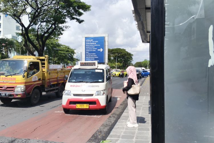 Tak Terdengar dan Tak Terlihat, Perjuangan Tunanetra Naik Wira Wiri Surabaya