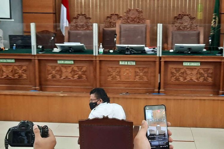 Terdakwa kasus pembunuhan berencana Brigadir J, Ferdy Sambo jelang pembacaan vonis di Pengadilan Negeri Jakarta Selatan, Senin (13/2/2023).