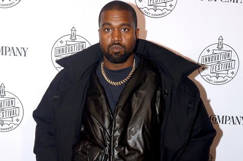 Keseringan Main Ponsel, Kanye West Disuntik Steroid di Tangan