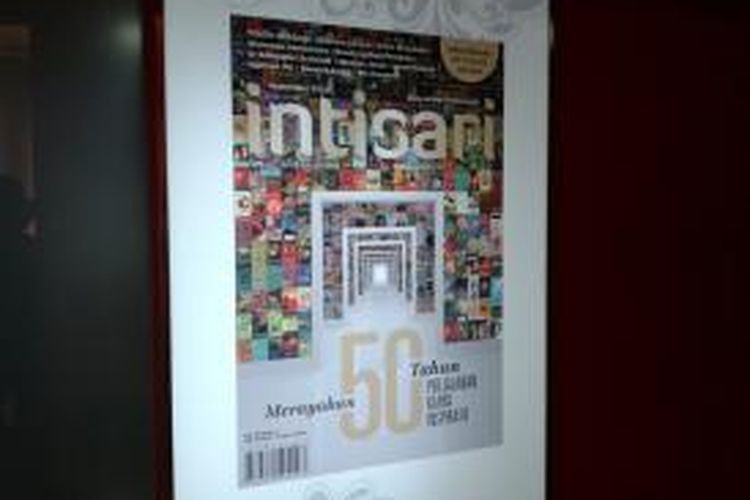 Tampilan Majalah Intisari edisi September 2013 yang akan terbit 500 halaman saat ditampilkan dalam peringatan 50 tahun berdirinya majalah tersebut di Kompas Gramedia Group of Magazine Building, Jakarta, Senin (19/8/2013)