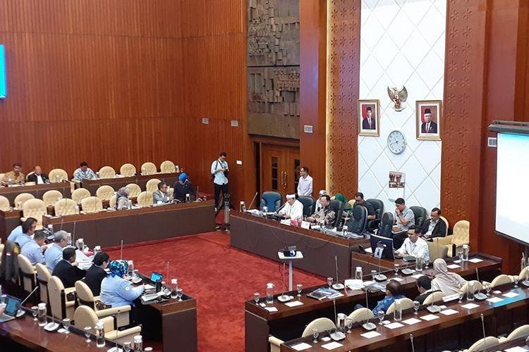 Rapat Dengar Pendapat (RDP) KKP bersama Komisi IV DPR RI di Jakarta, Kamis (6/2/2020). Rapat membahas soal penangkapan kapal ilegal dan pemberian modal usaha kepada nelayan. 