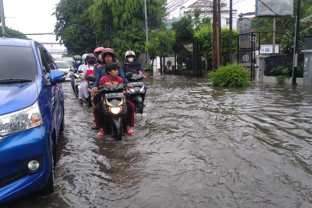 Pantauan banjir di Jalan Bungur Raya, Jakarta Pusat, Selasa (18/1/2022). (*dokumen istimewa)