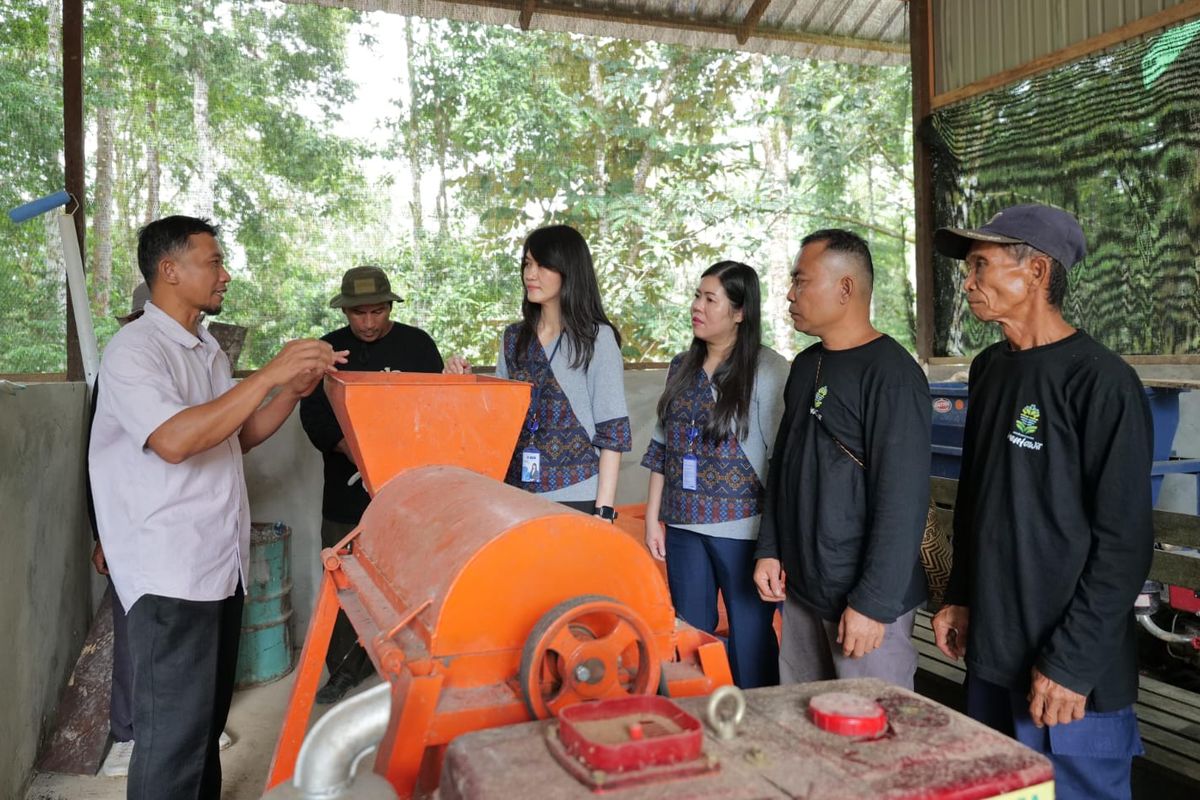 Program pembuatan rumah kompos dari Bakti BCA di Wana Wisata Meranti, Balikpapan, Kaltim.