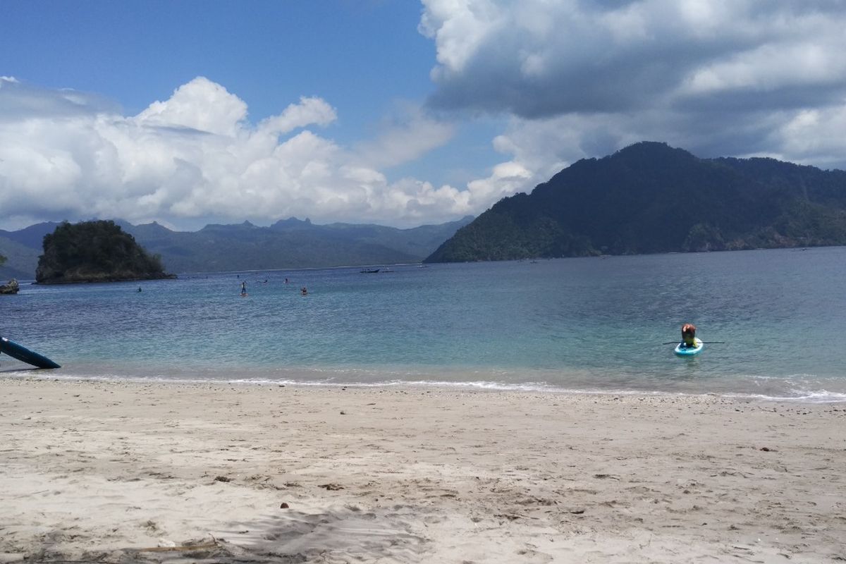 Penampakan salah satu pantai di Trenggalek.