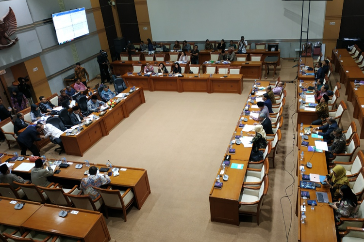 rapat kerja Komisi VIII bersama Menteri Agama Republik Indonesia (Menag) Lukman Hakim Saifuddin di Kompleks Parlemen, Senayan, Jakarta, Selasa (17/9/2019).