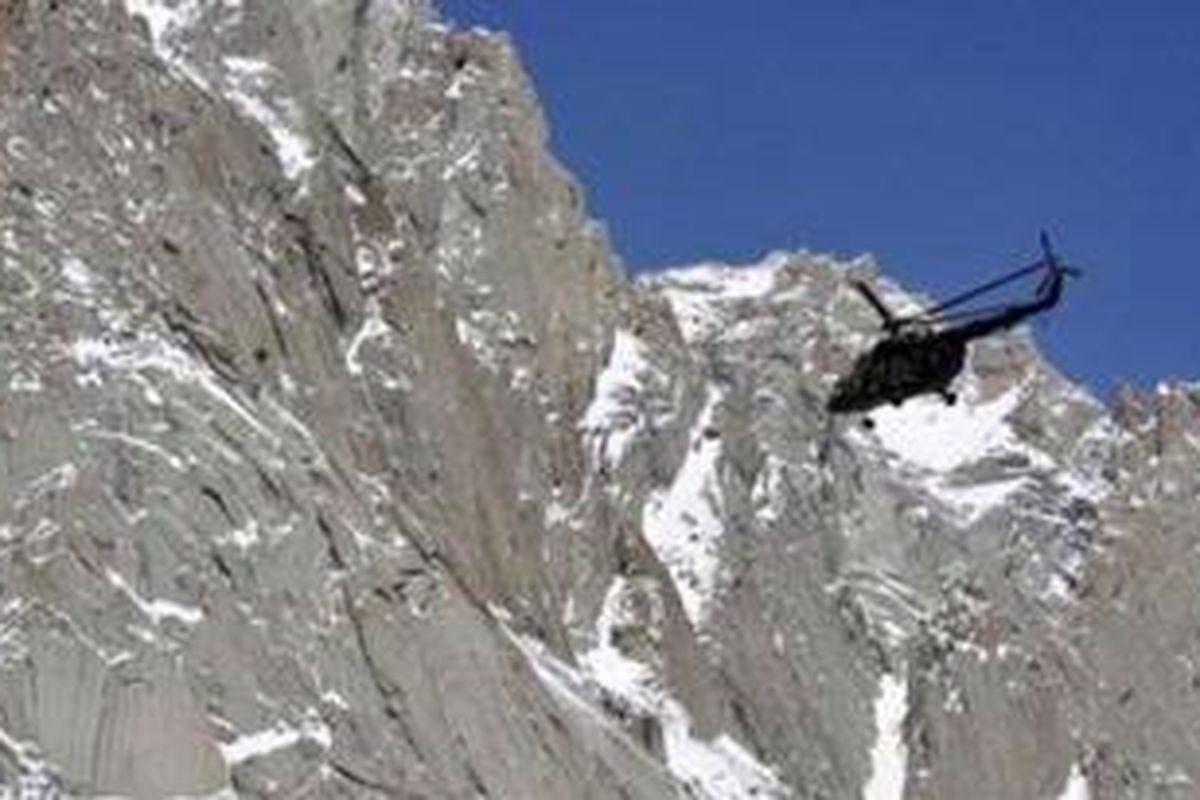 Dalam foto ini terlihat sebuah helikopter militer Pakistan di dekat kawasan Siachen, Kashmir yang terpencil.