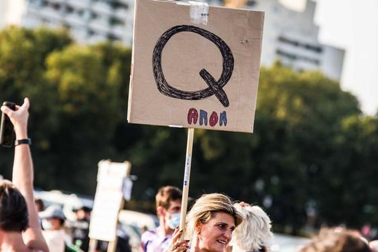 Pendukung QAnon melakukan unjuk rasa tentang teori konspirasi corona di dunia, salah satunya kota München (12/9/2020).