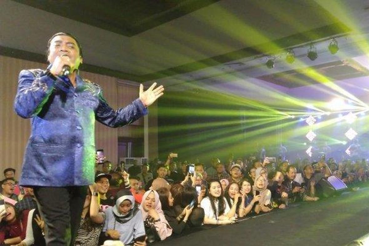 Penampilan Didi Kempot saat Konser Didi Kempot The Godfather Of Broken Heart, di The Sunan Hotel Solo, Kamis (19/9/2019) pukul 19.00.