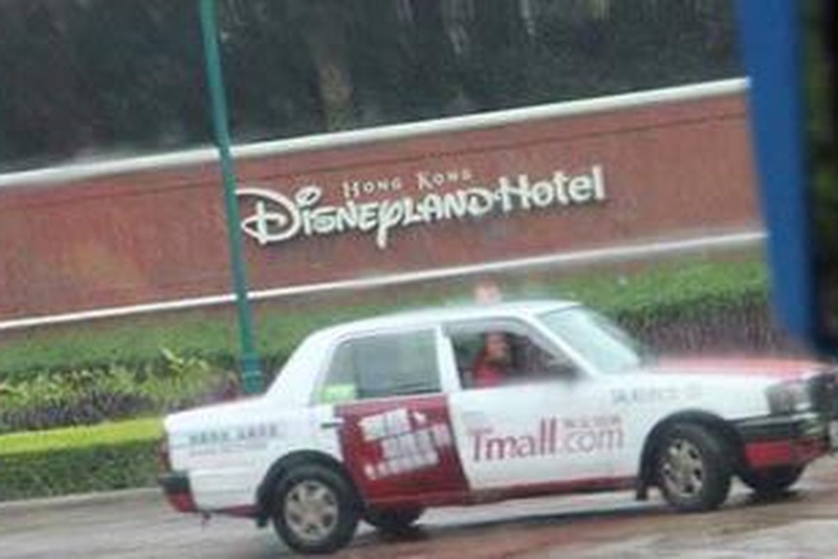 Hotel berkarakter kartun ini menjadi pilihan para pelancong mancanegara yang sedang berlibur di Disneyland Hong Kong.