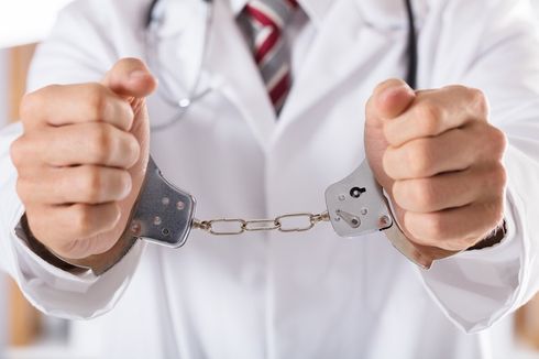 Dokter Gadungan Ditangkap, Cari Korban Lewat Tinder, Menipu hingga Ratusan Juta