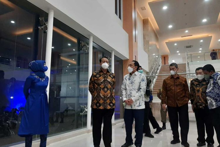 Gubernur Banten Wahidin Halim saat meresmikan gedung delapan lantai RSUD Banten pada Rabu (16/3/2022) malam.