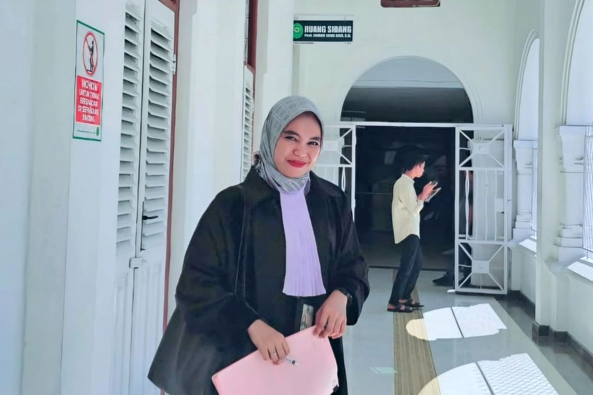 Vhivy Arida Bhayangkara seorang pengacara pro bono asal Kota Makassar, Sulawesi Selatan (Sulsel) saat berada di Pengadilan Negeri Makassar, Senin (5/8/2024)