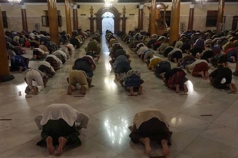 MUI Persilakan Warga Kota Tangerang Tarawih Berdempetan, Kapasitas Masjid Tak Dibatasi