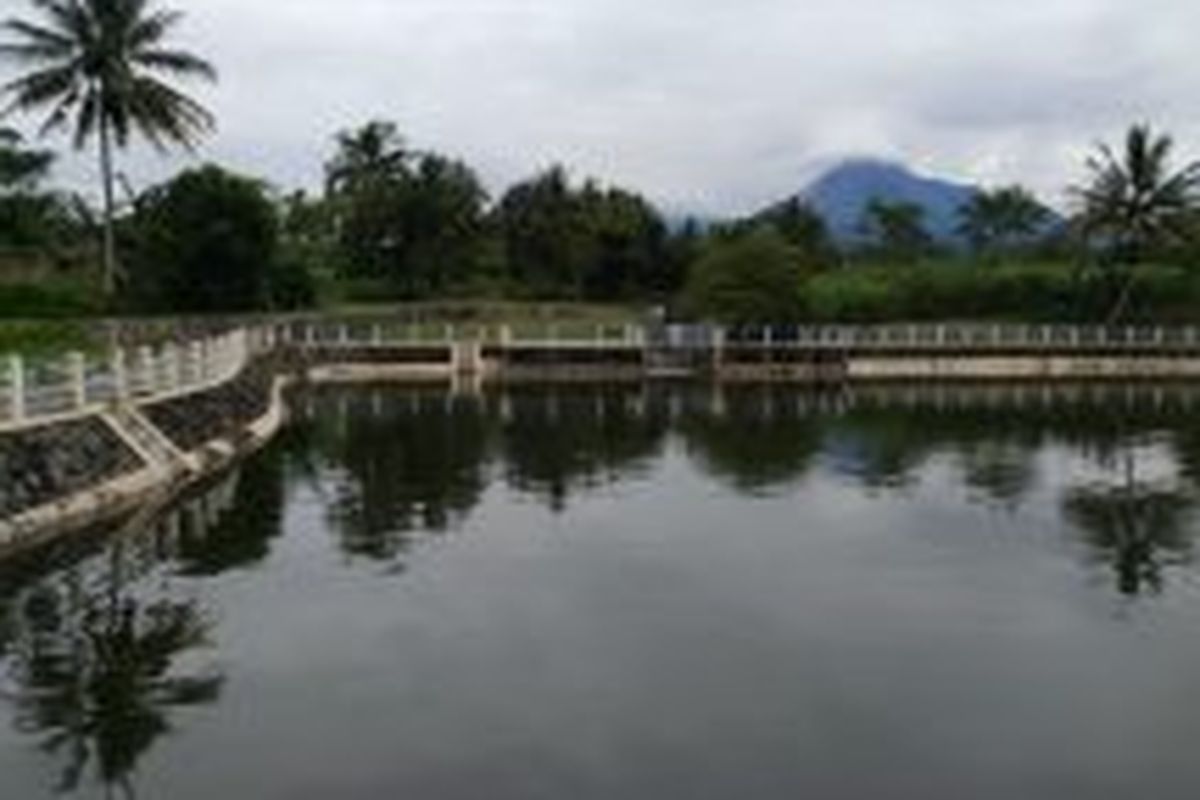 Embung Jetis Suruh di Desa Donoharjo, Kecamatan Ngaglik, Kabupaten Sleman,  Yogyakarta.    