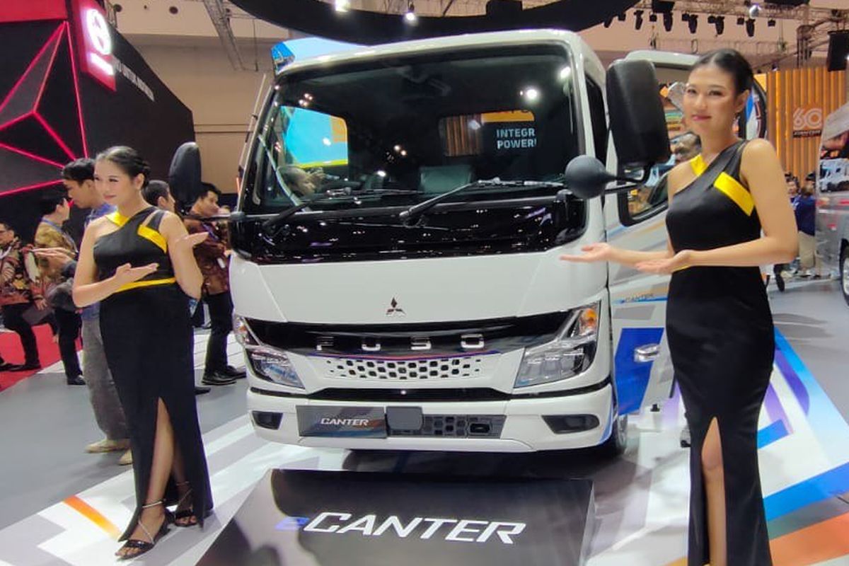 Truk listrik Fuso eCanter jadi andalan di GIIAS 2023.