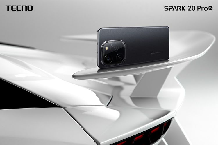 Ilustrasi desain punggung Tecno Spark 20 Pro 5G varian warna hitam