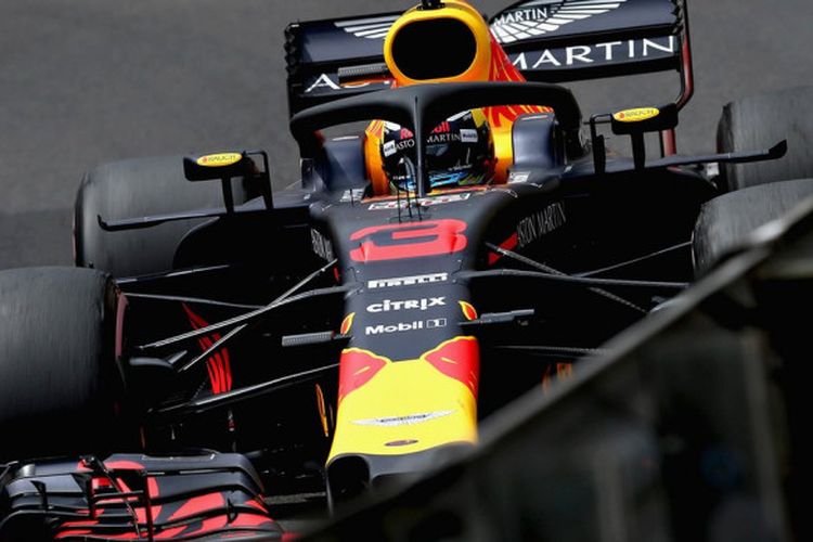 Pebalap Red Bull Racing, Daniel Ricciardo, mencetak waktu lap tercepat pada latihan bebas 2 (FP2) GP Monaco di Circuit de Monaco, Monte Carlo, Monako, Kamis (24/5/2018).
