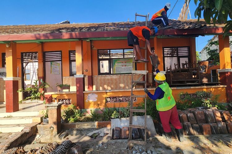 Ambrolnya Atap SDN Tanggirejo Grobogan, Proses Perbaikan, dan Harapan Sekolah