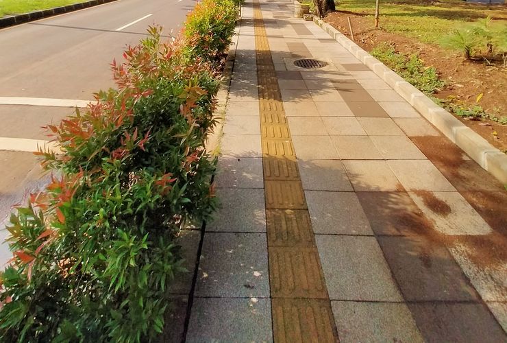 Warga Tunggu Janji Pramono Anung Tertibkan PKL di Trotoar Jakarta