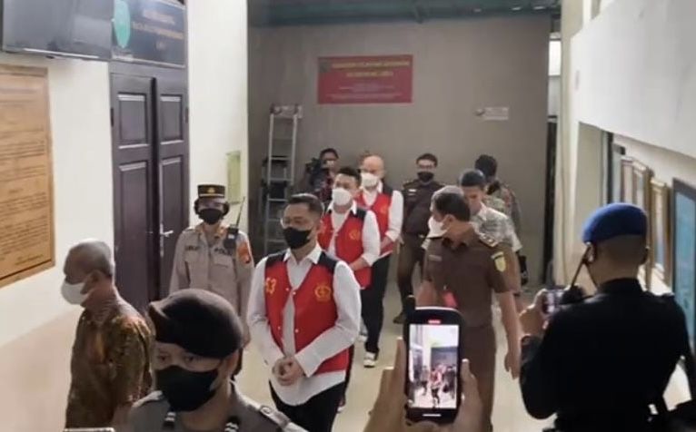 Hadiri Sidang Vonis, Tiga Anak Buah Ferdy Sambo Tiba di Pengadilan Gunakan Rompi Tahanan