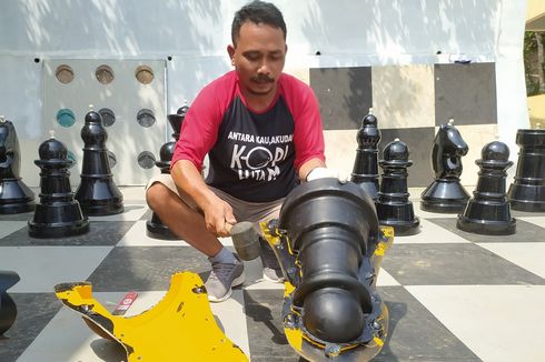 Pria Lulusan SD di Banjarnegara Produksi Catur Raksasa Hampir Setinggi Orang Dewasa, Dijual hingga Luar Negeri