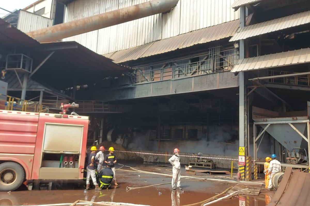 Situasi terkini bagian pabrik PT ITSS setelah tungku smelter No. 41 yang terbakar tadi pagi pukul 06.15 WITA berhasil dipadamkan oleh Tim Pemadam Kebakaran PT IMIP.