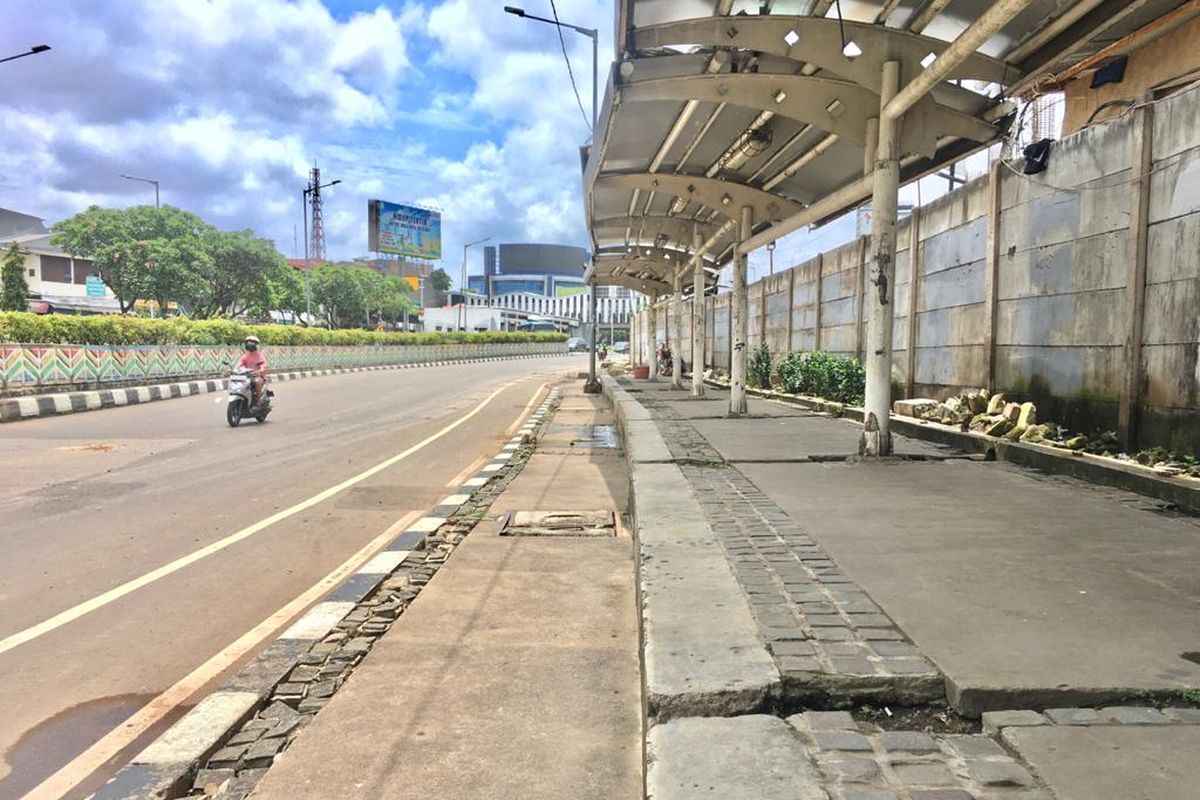 Kondisi jalur pedestrian di Kawasan Senen, Jakarta Pusat