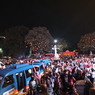 Ribuan Warga Tumpah Ruah di Kawasan Pasar Gede Solo, Saksikan 1.000 Lampion Imlek Menyala