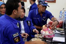 Daftar Bakal Caleg, Demokrat Bawa Buah dan Kue ke KPU Palopo