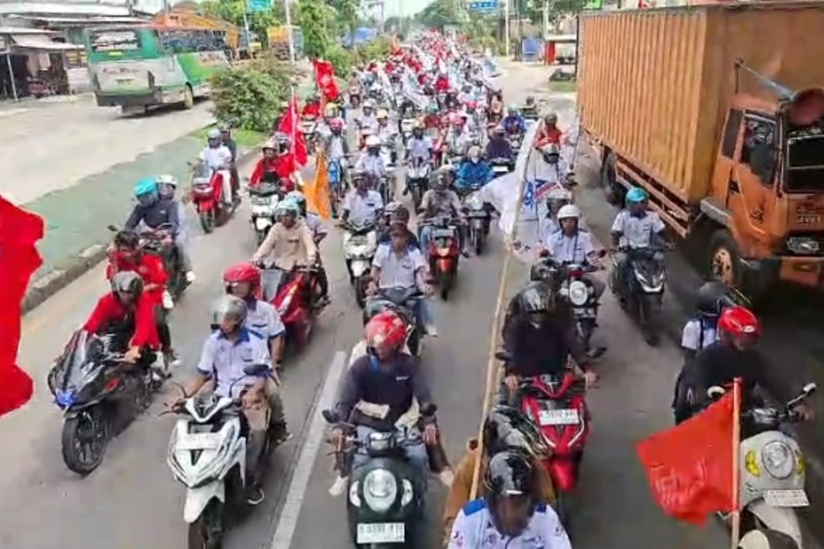 Kawal Penetapan Upah, Ribuan Buruh Gerebek Kantor Gubernur Jateng