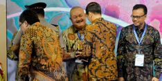 Alex Noerdin Naik Ojek Jemput Kado Terakhir dari Presiden Jokowi