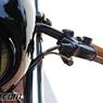 Tips Mengendarai Motor Kopling di Tanjakan, Andalkan Rem Belakang