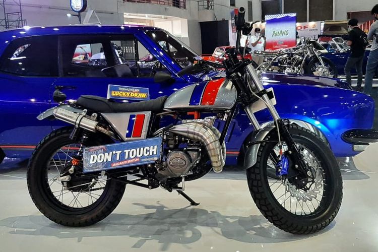 Motor custom Suzuki GT 185 untuk Lucky Draw di Indonesian Custom Show (ICS)