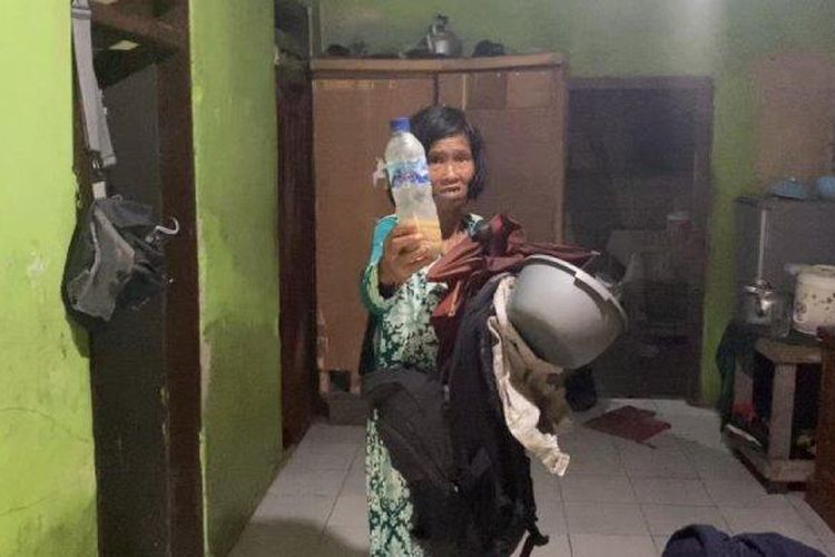 Baliah si pengemis Gunung Salak, Bogor, yang viral di media sosial, saat ditemui di kediamannya, Jumat (12/1/2024).
