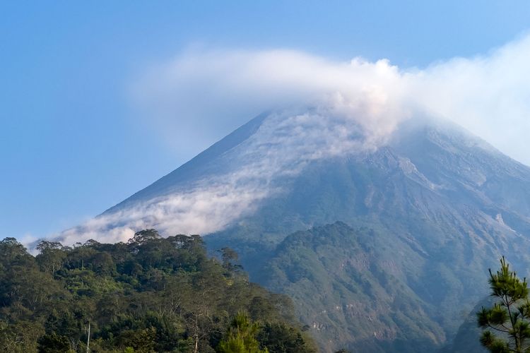 Main ke Bunker Kaliadem, Ngeri Lihat Erupsi Merapi dari Jarak 4,5 Km