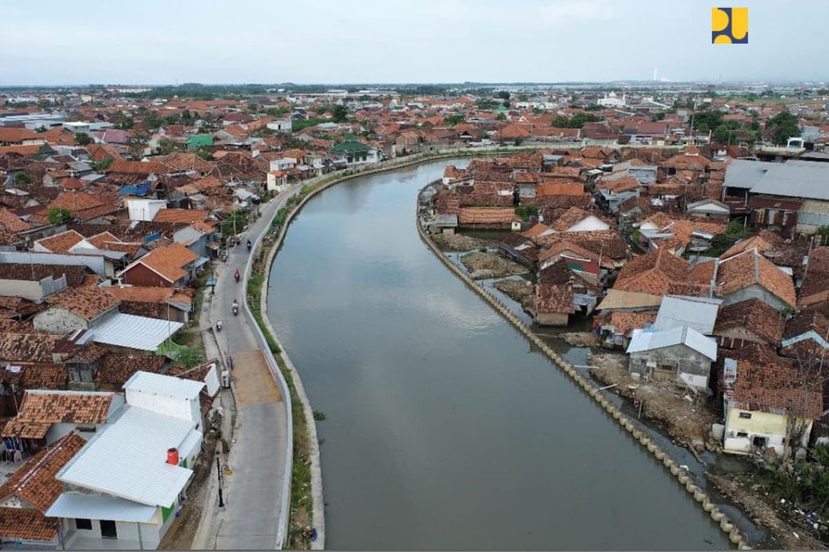 Pembangunan infrastruktur pengendalian banjir dan rob Sungai Loji dan Sungai Banger di Kota Pekalongan, Jawa Tengah.