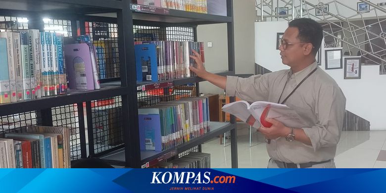 12 Tahun Mengabdi, Pustakawan Tak Sekadar Menjaga Rak Buku