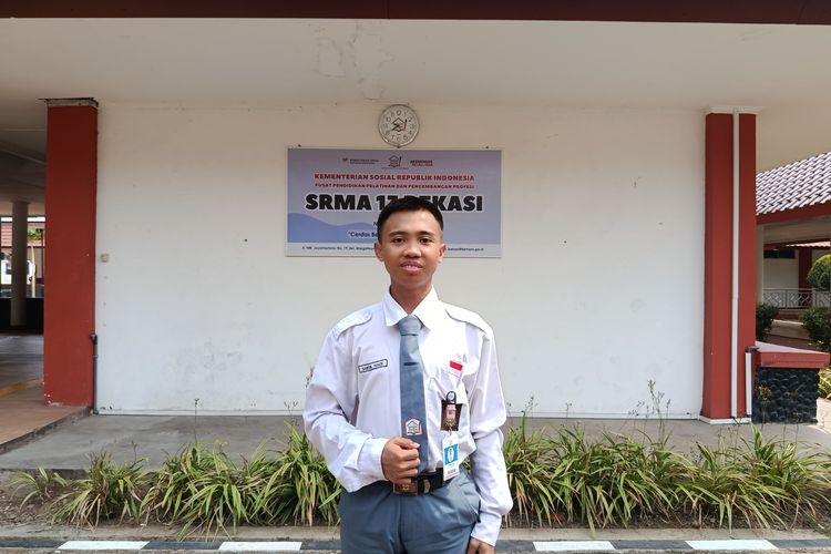 “Hidup Tanpa Ilmu seperti Berjalan Tanpa Arah” Alasan Saiful Penjual Es Teh Kembali Sekolah